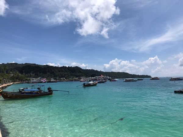 タイ・ピピ島「ピピ島」の写真：ピピ島にも日本人が全然いません。
アオナ...