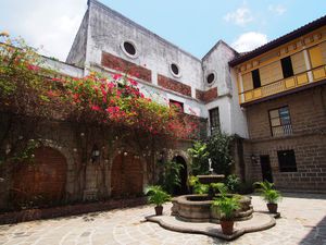マニラ
スペイン統治時代の景色や建物が、色濃く残る街をぶらぶら