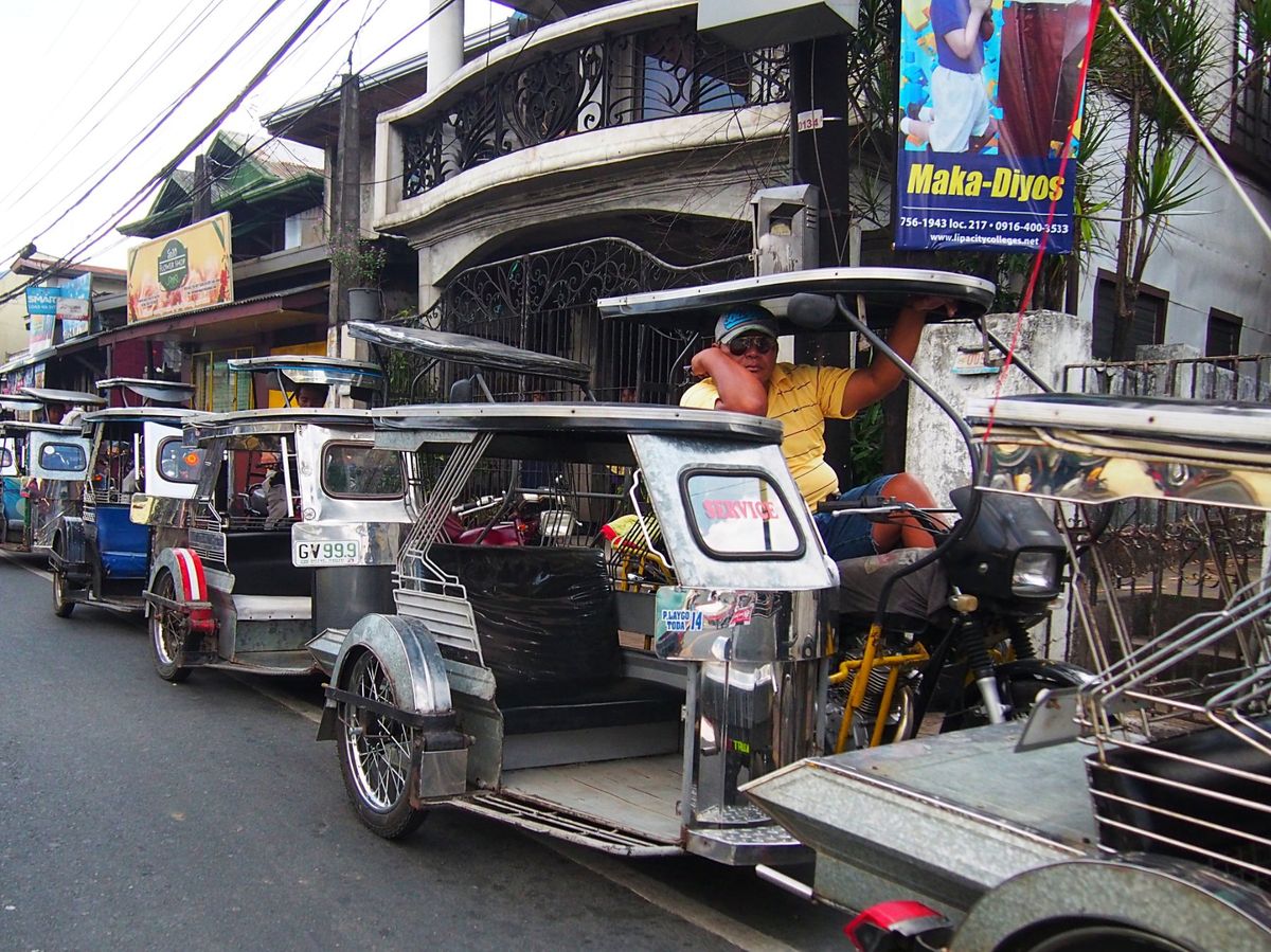 マニラ
スペイン統治時代の景色や建物が、色濃く残る街をぶらぶら