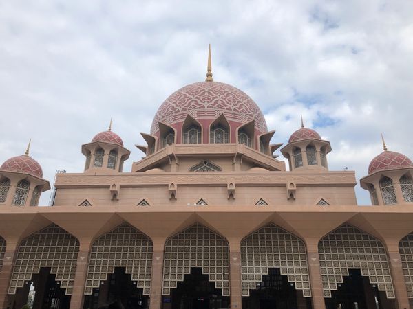 マレーシア「クアラルンプール」の写真：今度はブルーマスクと、ペトロナスツインタ...