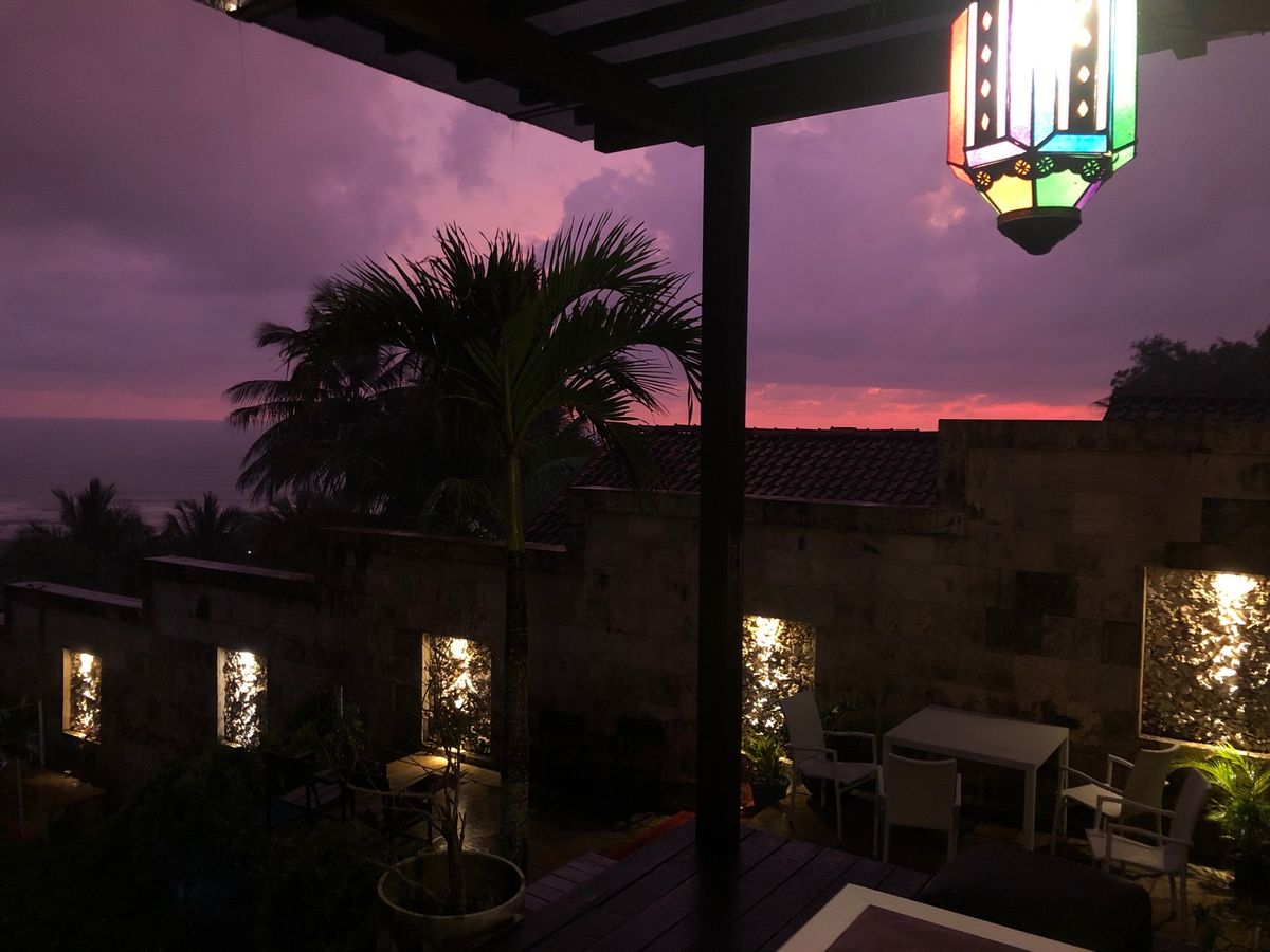 ジョグジャカルタの南の海沿いの宿
インド洋の夕焼けはキレイだった