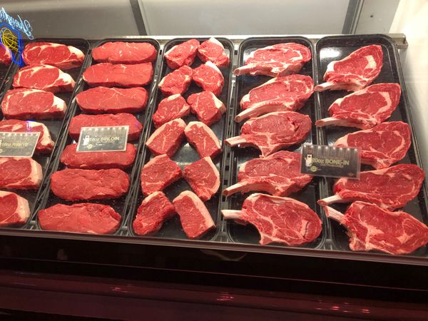 アメリカ(米国)・インディアナポリス「アメリカ出張」の写真：アメリカンな肉
アメリカンな店内
アメリ...