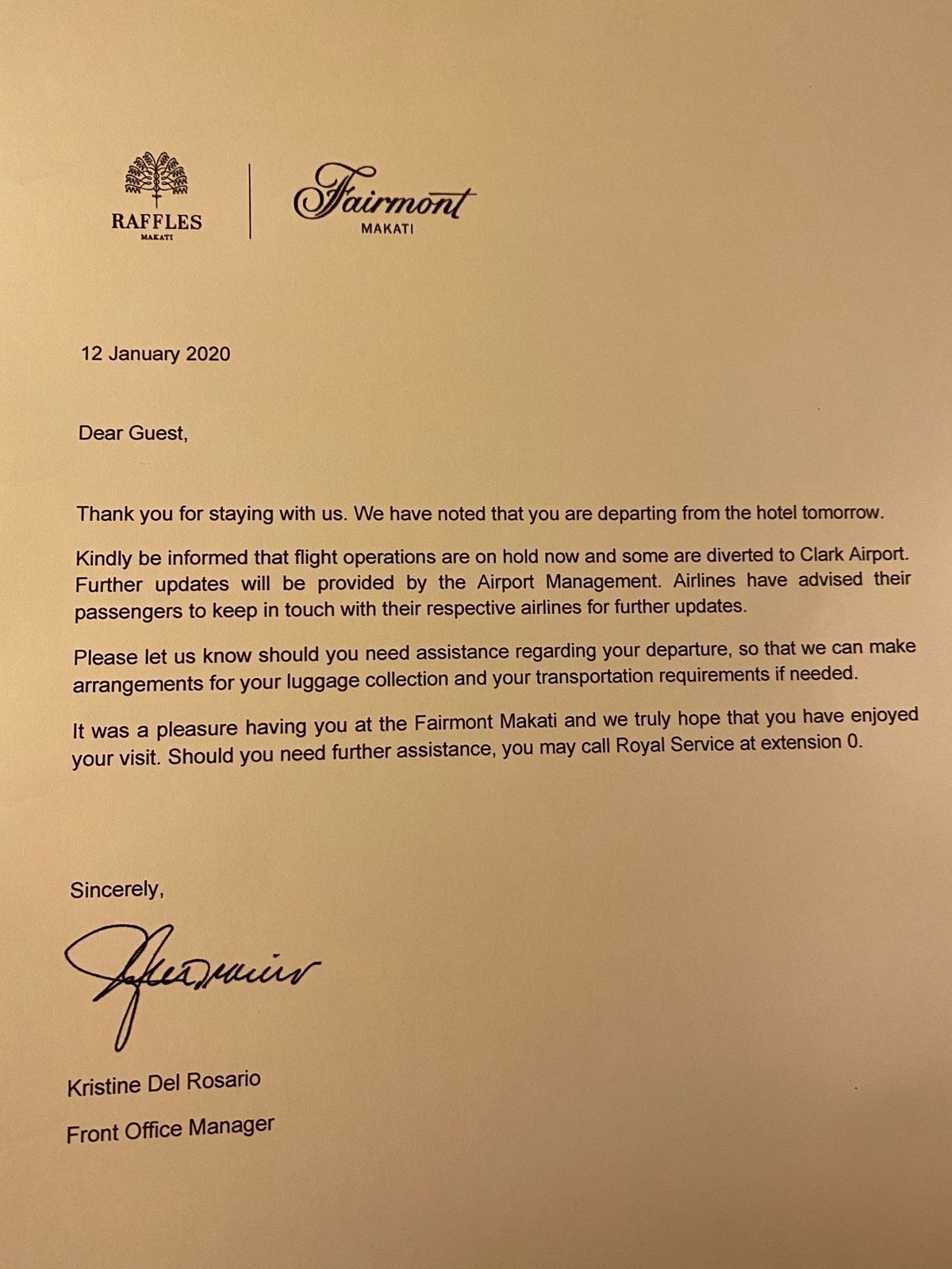 火山が噴火し、マニラにも火山灰が降り積もり空港が閉鎖されました。