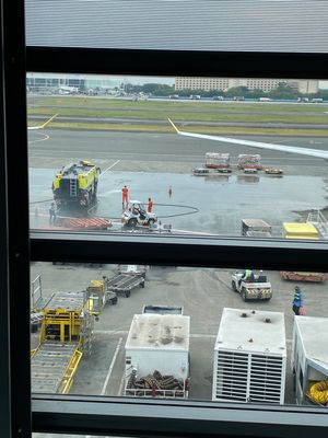 火山が噴火し、マニラにも火山灰が降り積もり空港が閉鎖されました。