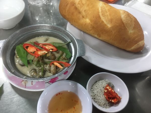 ベトナム・ダナン「ベトナム３都市旅行」の写真：めちゃくちゃ流行ってるホーチミンの貝料理店