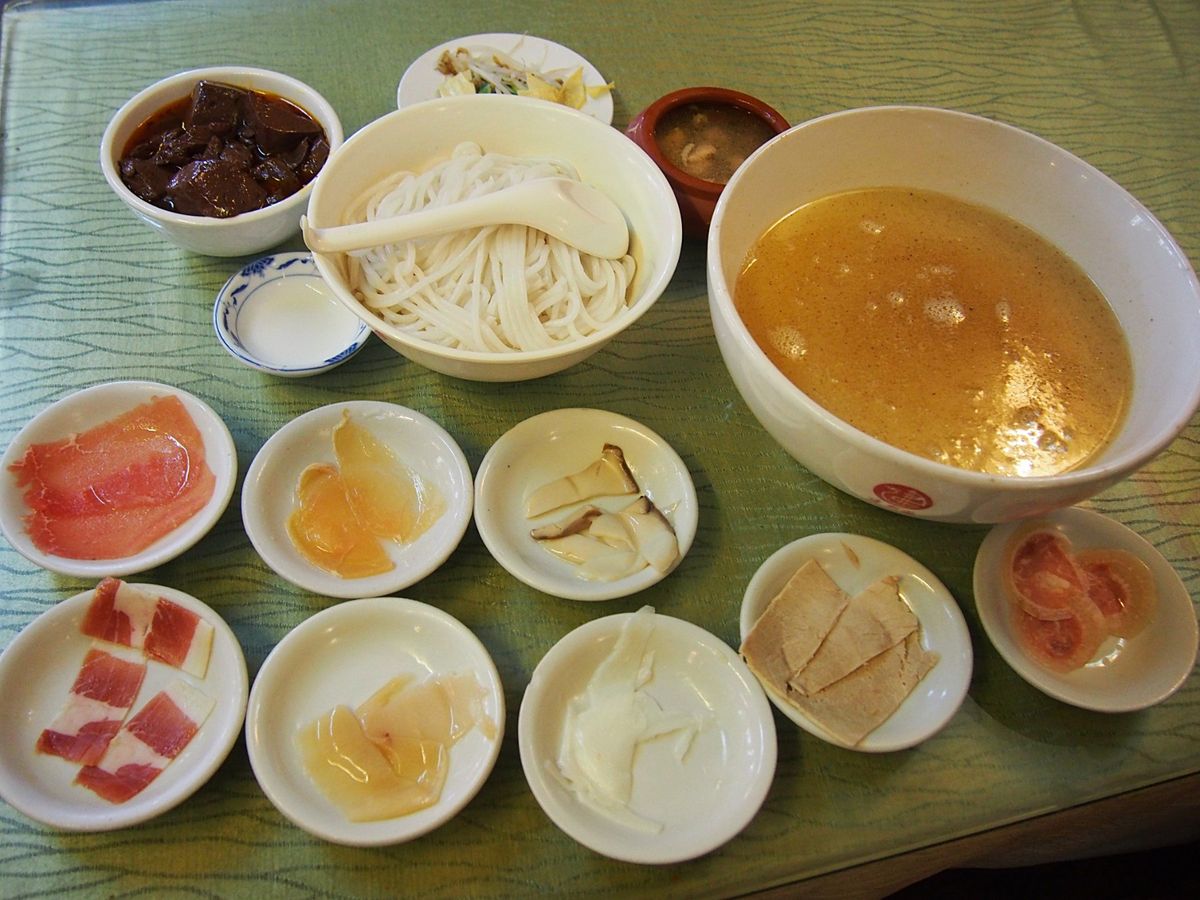 昆明市
多くの少数民族が住む昆明には、独特の名物料理が多数あります
中でも...