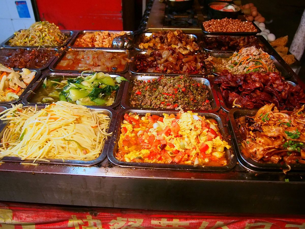 昆明市
多くの少数民族が住む昆明には、独特の名物料理が多数あります
中でも...