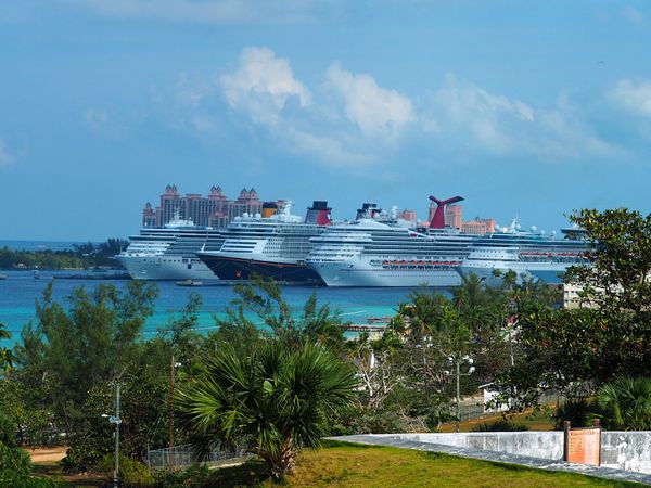 バハマ・バハマ「カリブ海をディズニークルーズでバハマへ」の写真：バハマ ナッソー
クルーズ船は朝ナッソー...