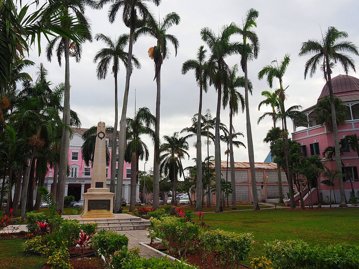 バハマ ナッソー
クルーズ船は朝ナッソーに到着し、夕方まではフリータイムに...