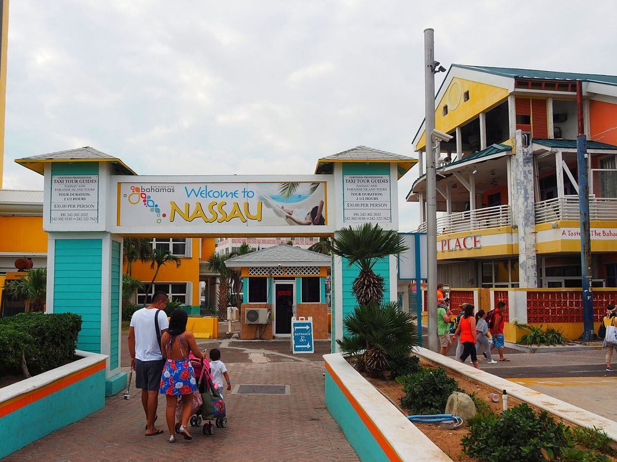 バハマ ナッソー
クルーズ船は朝ナッソーに到着し、夕方まではフリータイムに...