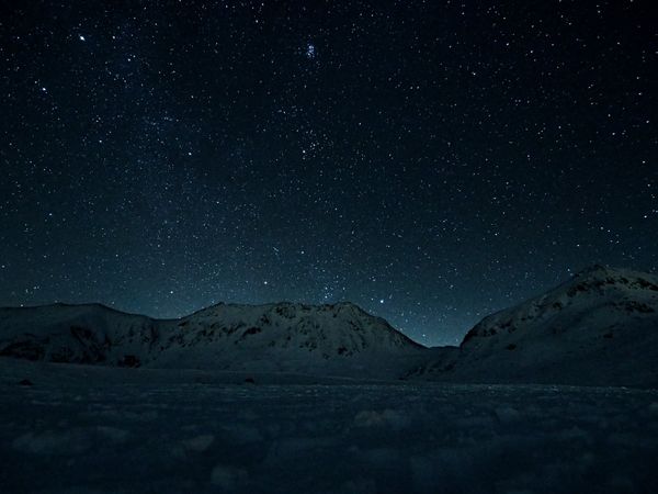 日本・富山「富山 立山で出会った嘘みたいな星空」の写真：夜になると静寂の中、星たちが燦然と輝きを...
