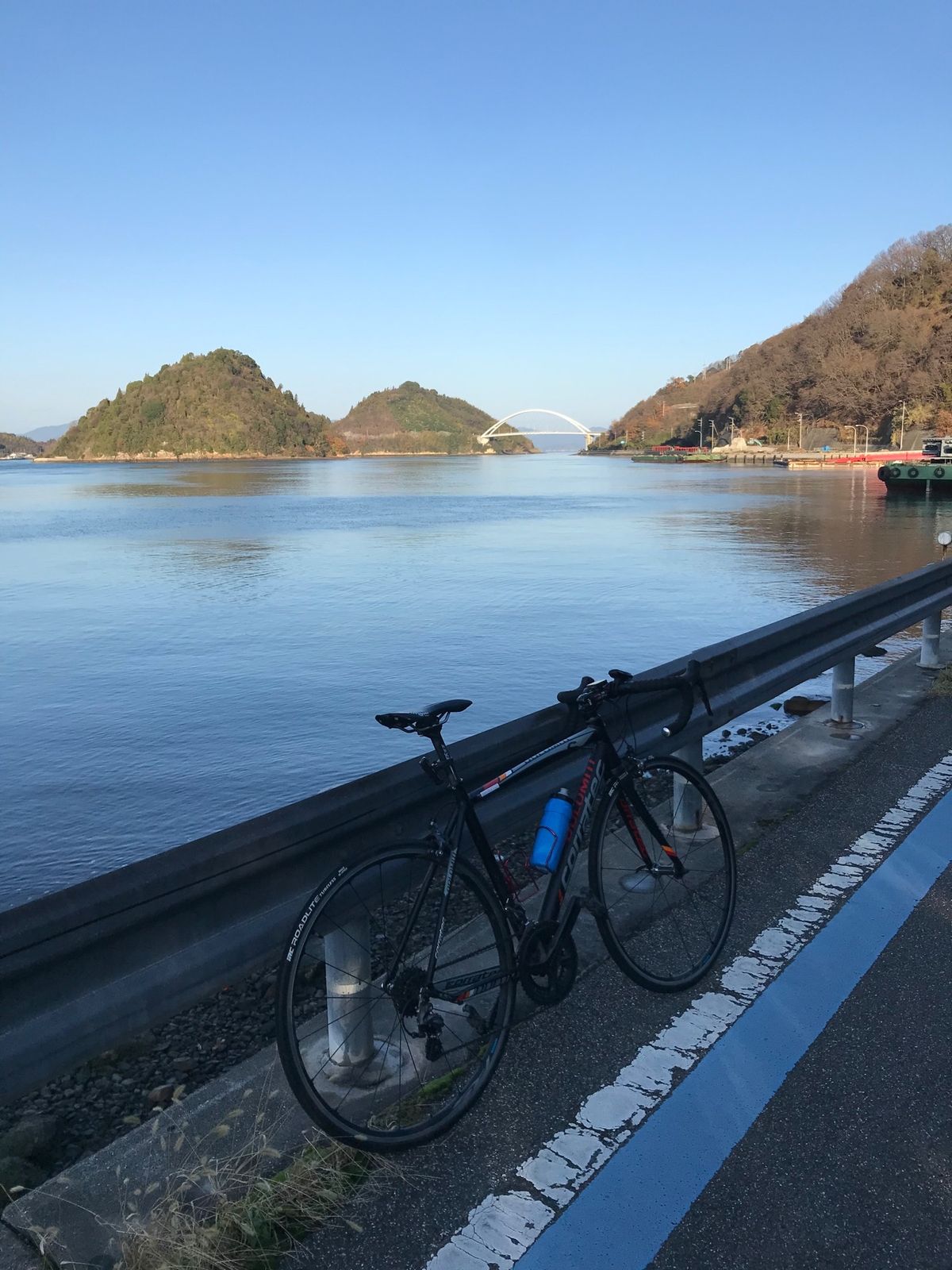 2日目はとびしま海道。岡村島から大崎下島、豊島、上蒲刈島、下蒲刈島を経て呉...