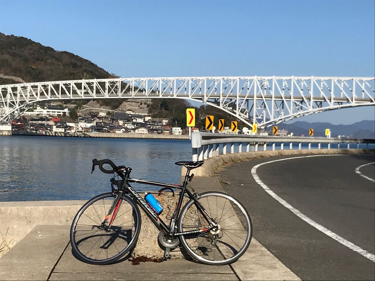 2日目はとびしま海道。岡村島から大崎下島、豊島、上蒲刈島、下蒲刈島を経て呉...