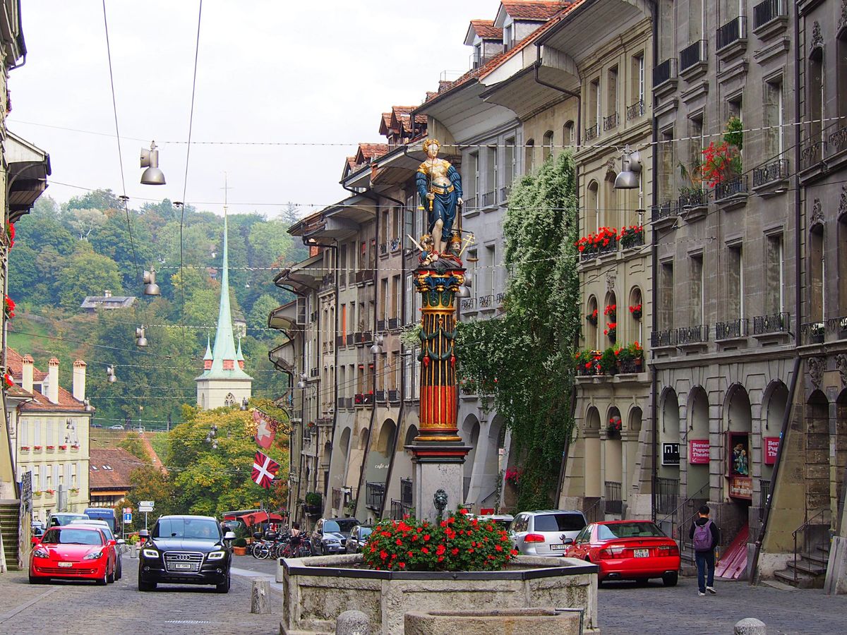 ベルン
首都ベルンは小さくて趣深い街
通りの至るところにある16世紀の噴水...