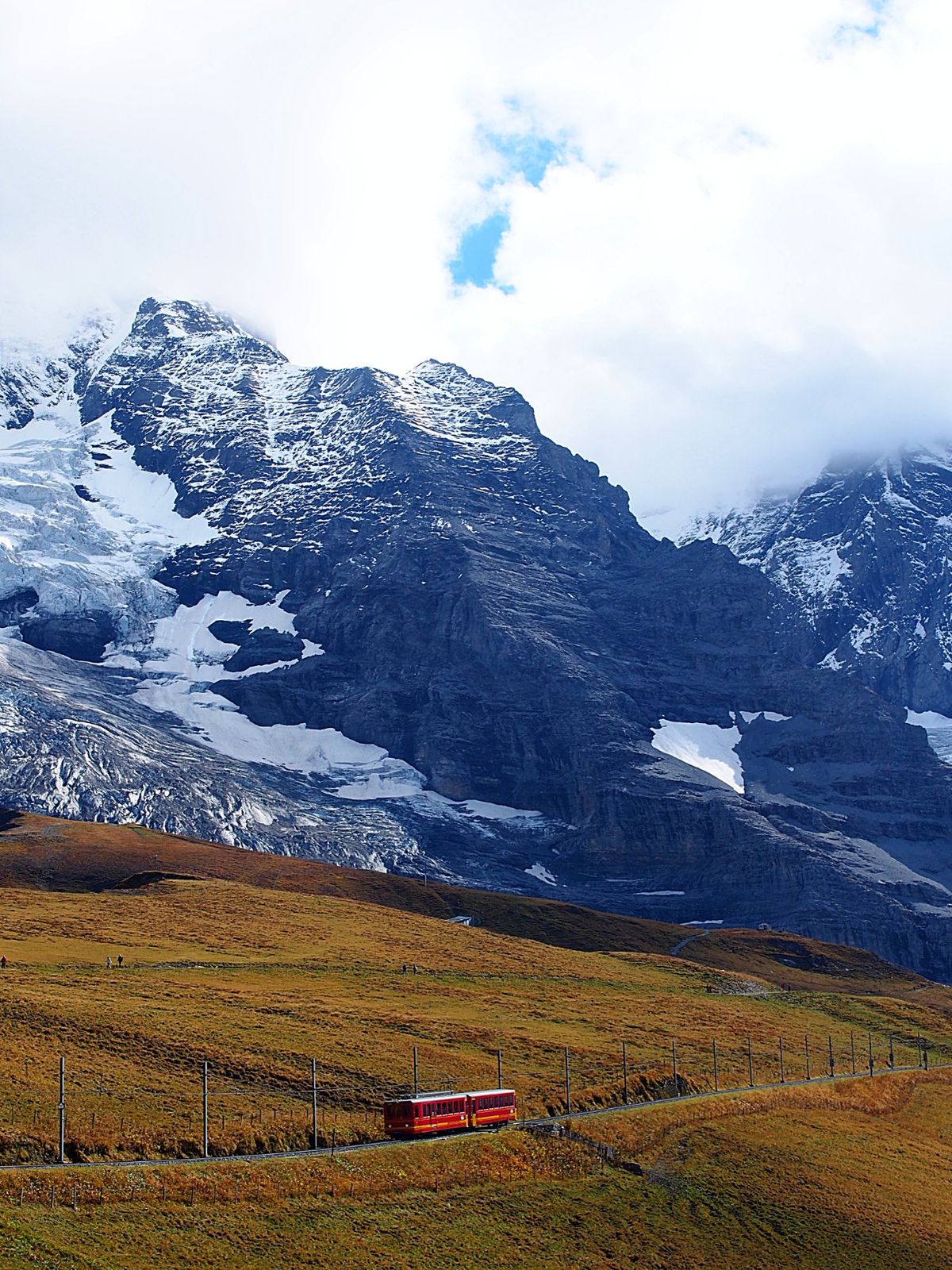 ユングフラウヨッホ
ユングフラウ、アイガー、メンヒといったアルプスを代表す...