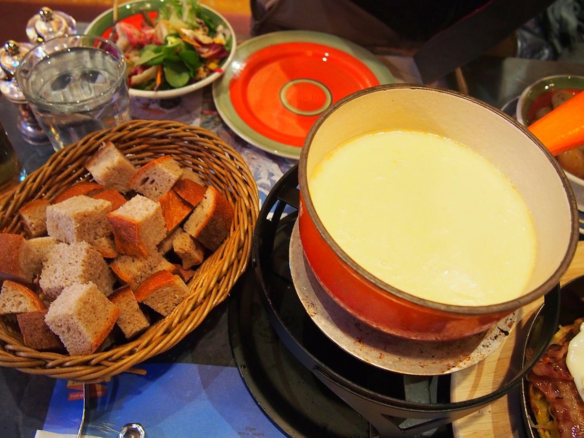 スイスでの都市間移動は電車を利用
特にツェルマットとサンモリッツを結ぶグレ...