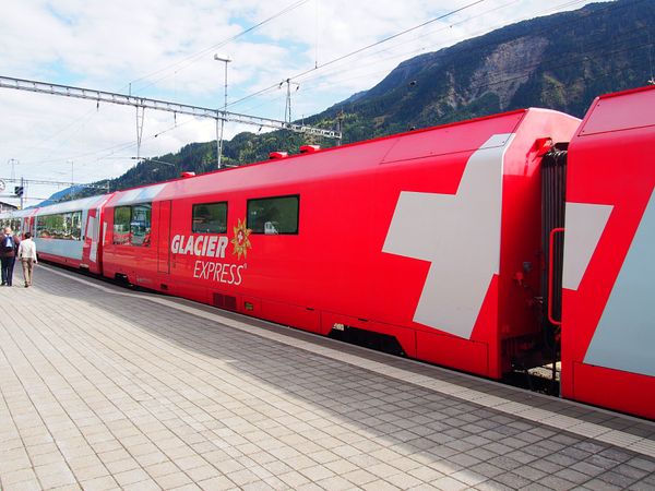 スイス・ツェルマット「スイス　アルプスの山々への誘い」の写真：スイスでの都市間移動は電車を利用
特にツ...