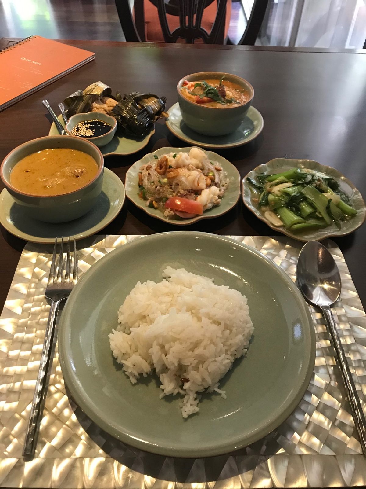 バーンカニタのランチ、ソンブーンのプーパッポンカレー、トンロー駅近くの屋台...