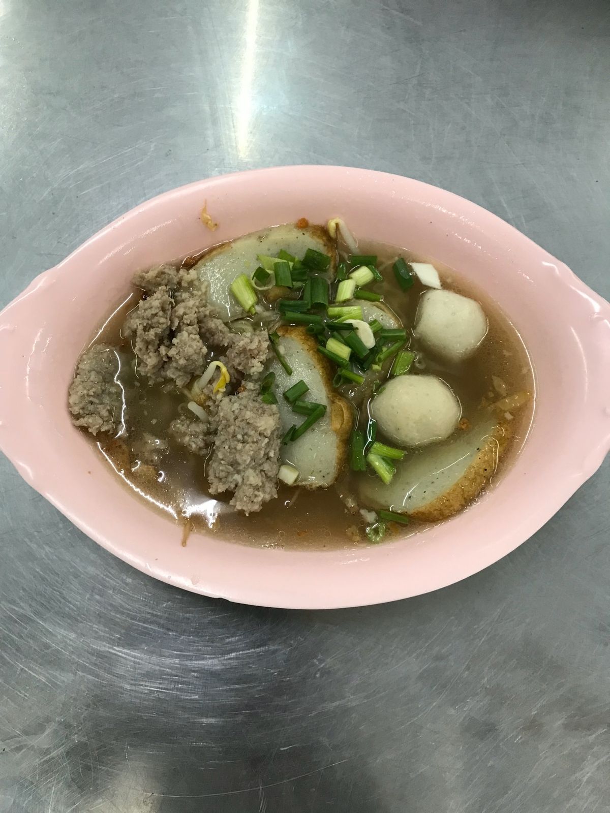ピンシャークフィンのふかひれスープ、S&Pのカオソイ、タイラーメン(クイッ...