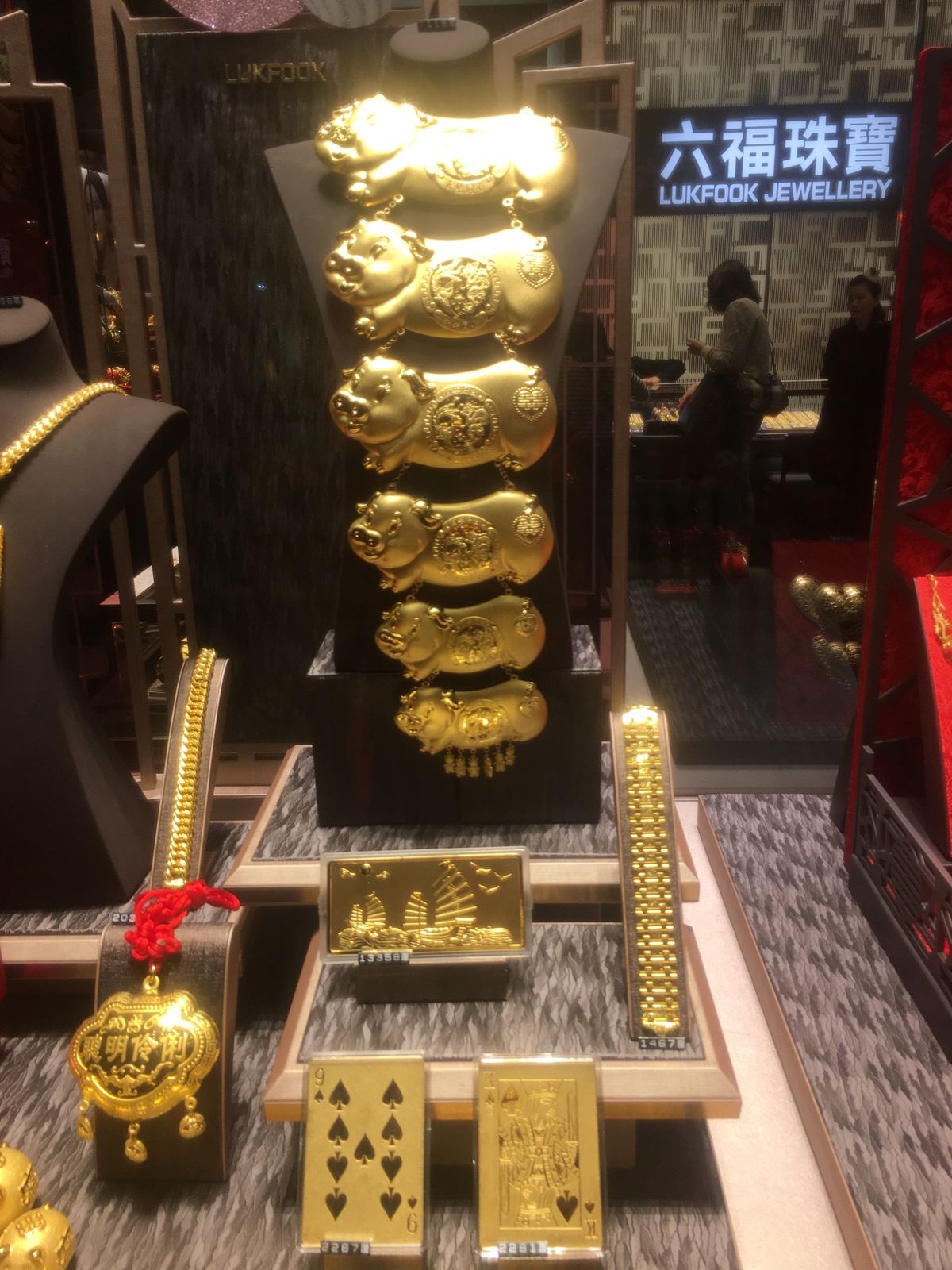 バブリーな世界
中国人観光客だらけ