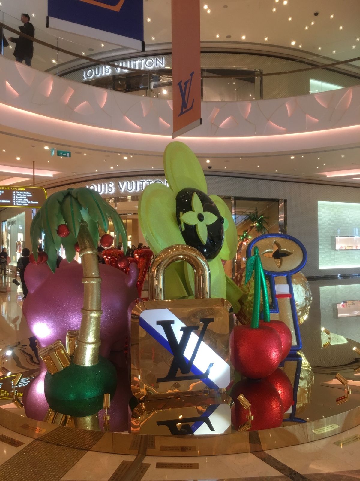 バブリーな世界
中国人観光客だらけ