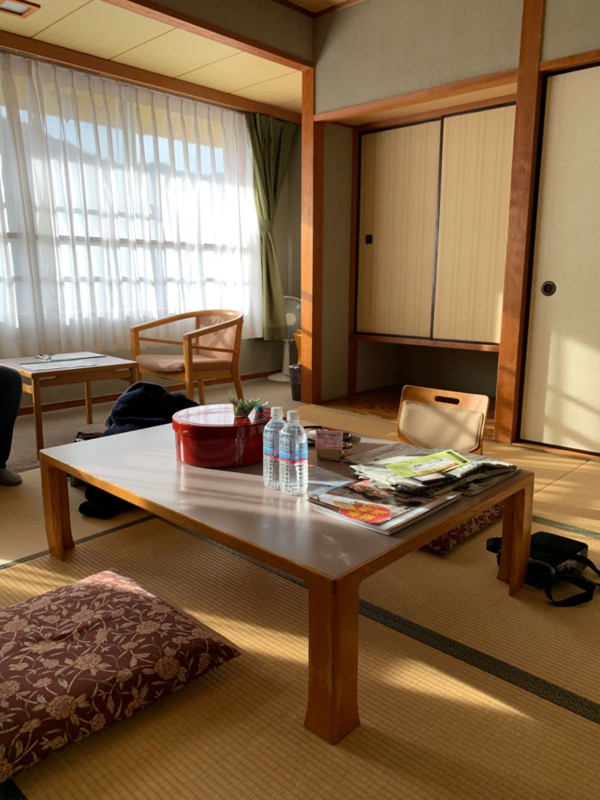 能勢温泉の外観とお部屋。
普通と言えば普通。