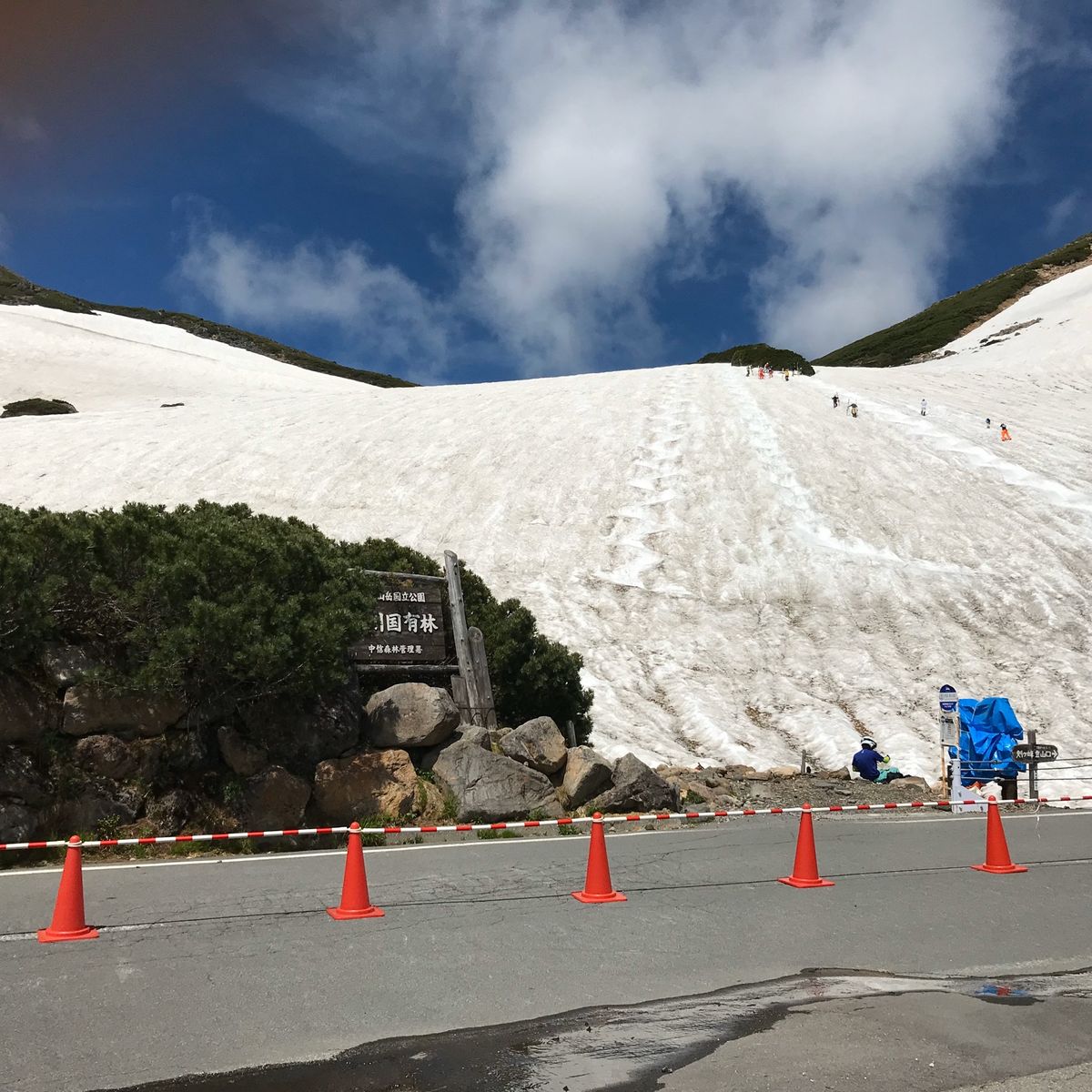コースの中で雪の壁を走る🏃‍♂️