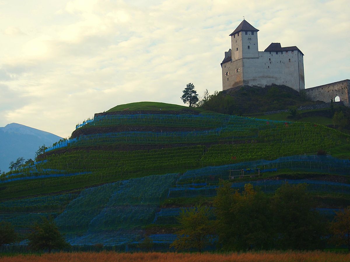 観光は数時間で終わってしまうかも
でも穏やかで美しい国です