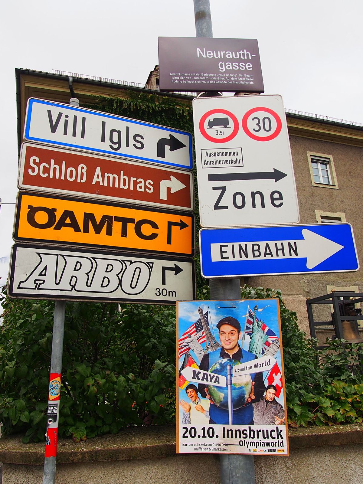 インスブルック
この街は色とりどりの建物や、その建物を引き立てる壁画や装飾...