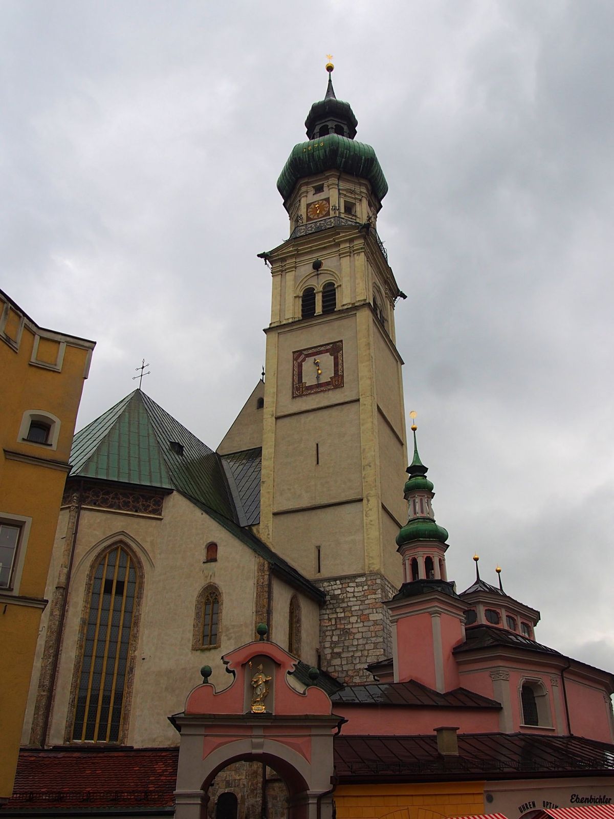 ハルインチロル
小さな街のなかに音楽が響き渡り、優しくて素敵な街でした