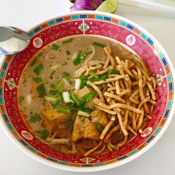 タイ・チェンマイ→アユタヤ→バンコク「コムローイに参加・タイ旅行」の写真：チェンマイで食べたもの。
カオソーイ。
...