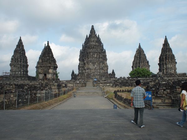 インドネシア・バリ島・ボロブドゥール遺跡「インドネシア姉妹旅行」の写真