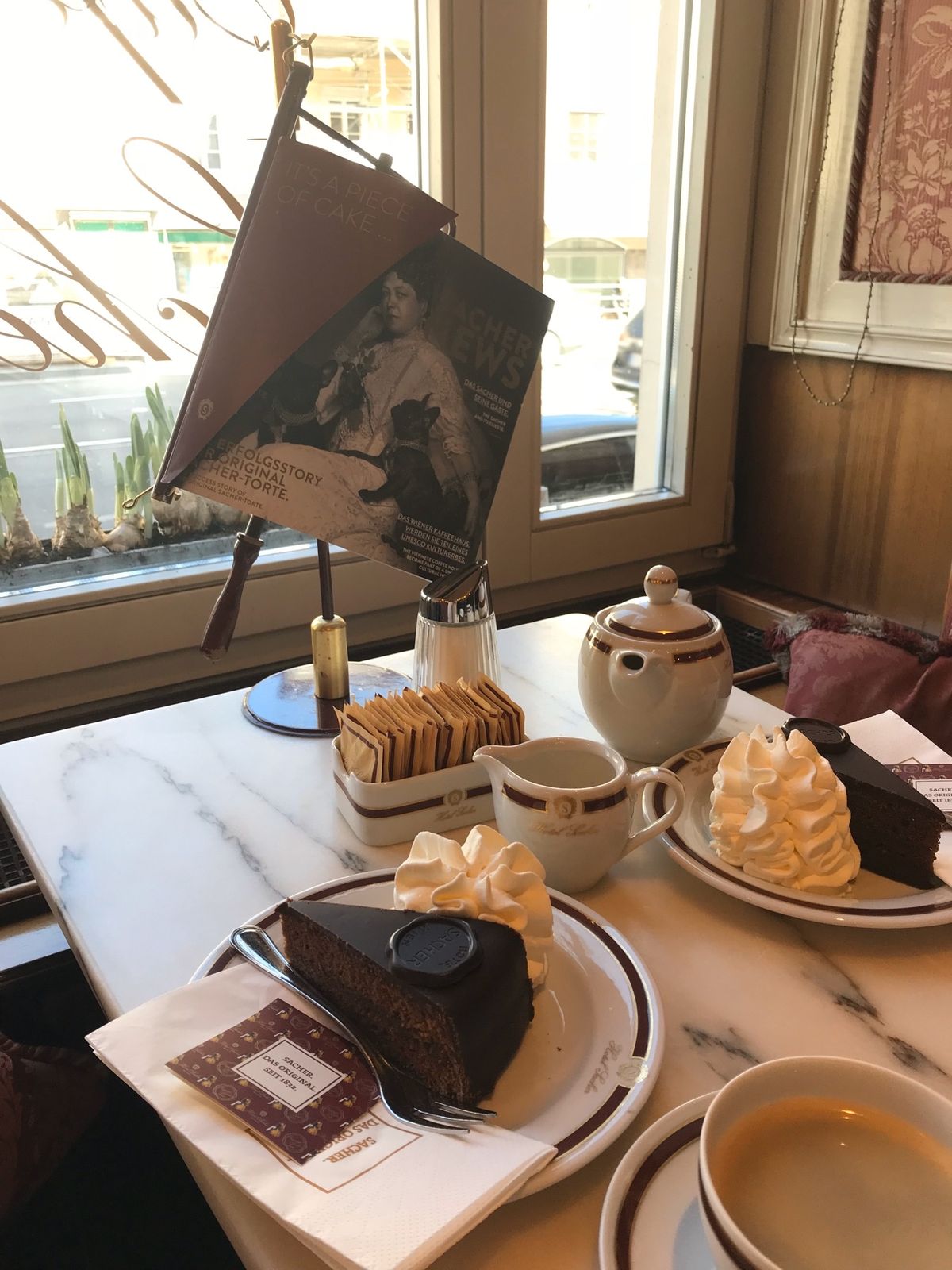 オーストリア🇦🇹へ
ドイツからバイエルン鉄道で列車の旅
華やかな洗練された...