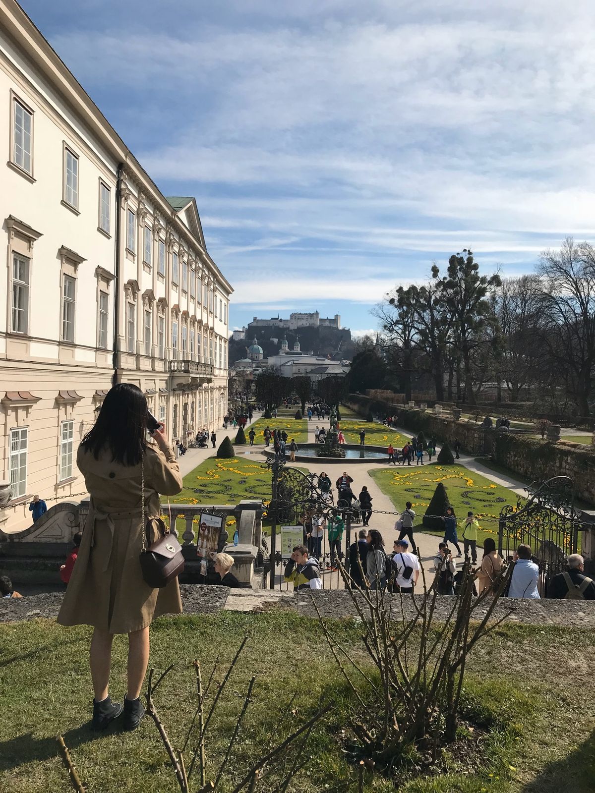 ザルツブルク
ザルツァッハ川からの街並み
春の陽射しで…より綺麗✨