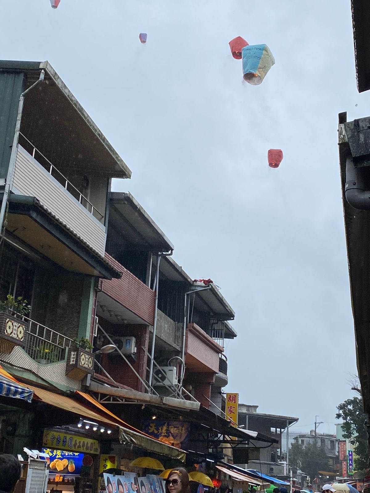 年末年始の台湾。
101のカウントダウン花火は派手で楽しめた。
十分でラン...