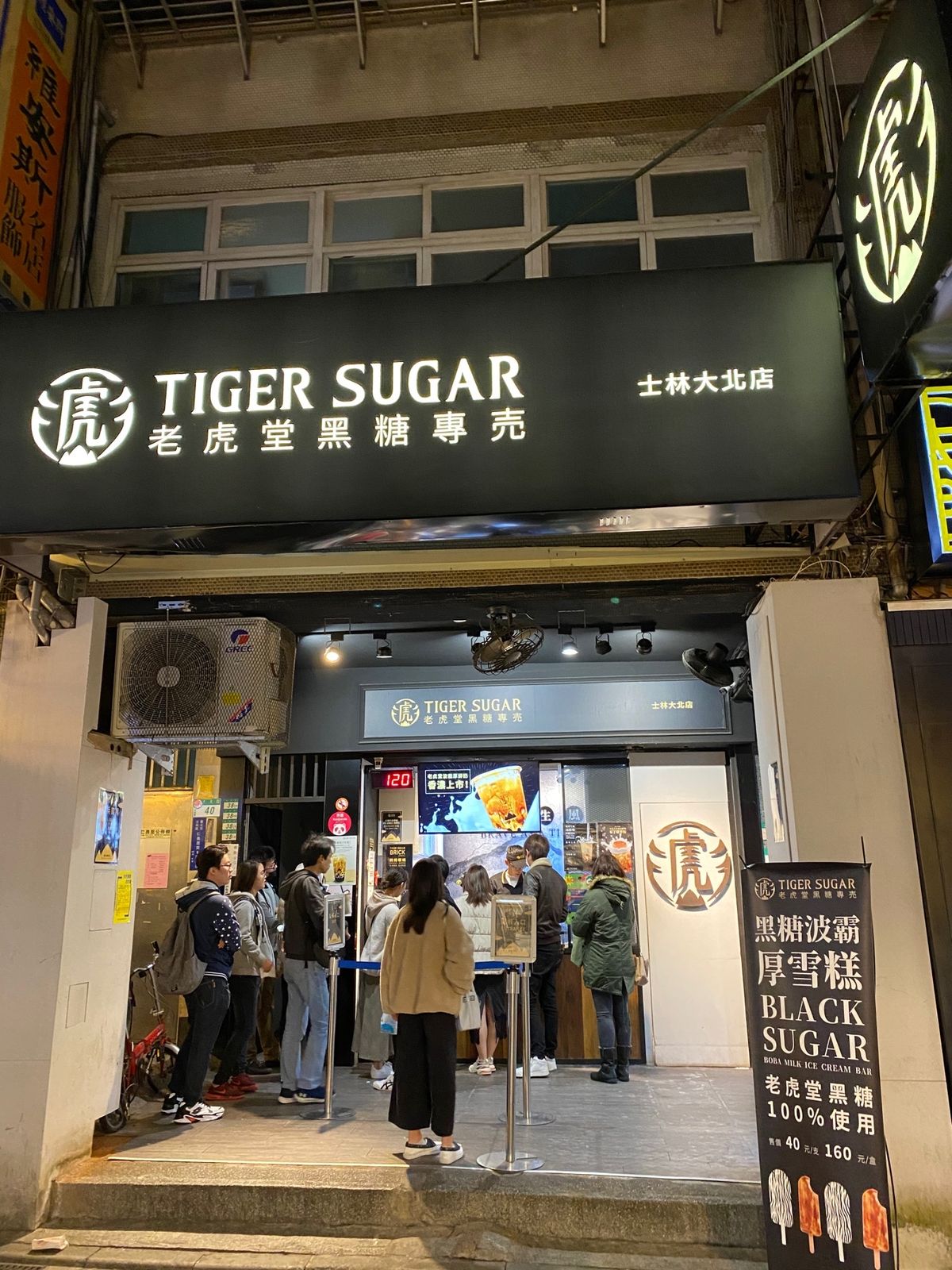 年末年始の台湾。
101のカウントダウン花火は派手で楽しめた。
十分でラン...