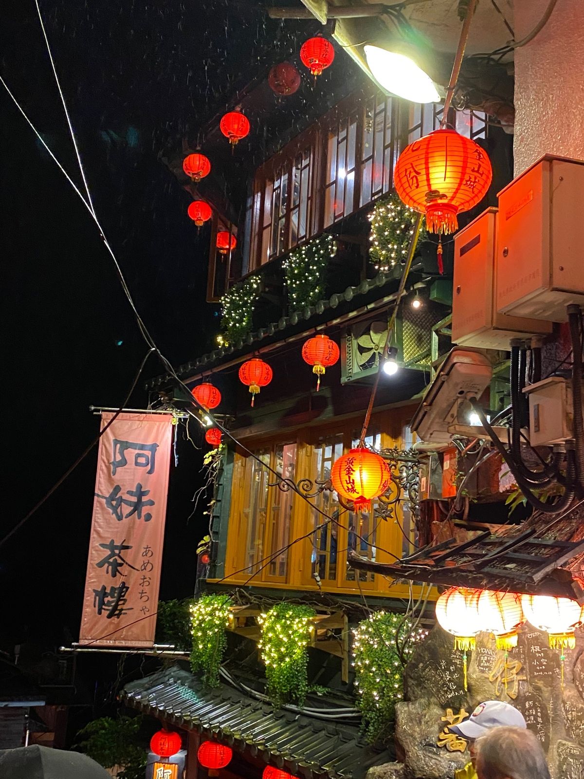 年末年始の台湾。
101のカウントダウン花火は派手で楽しめた。
十分でラン...