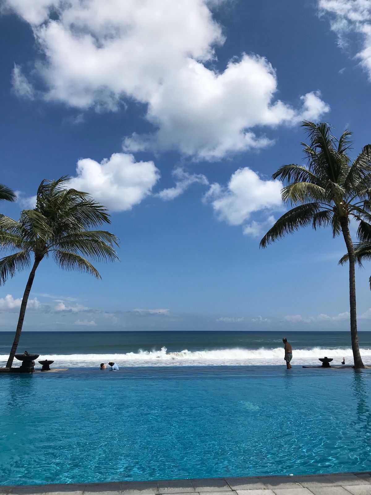 ホテルザ ・レギャンが良かった。
プールが最高で、ずっと浸かっていたかった...