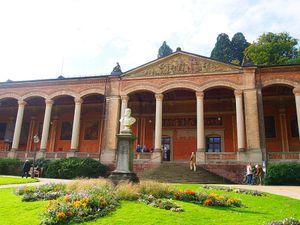 バーデンバーデン
ローマ帝国の時代から温泉地として栄えた由緒正しい温泉地で...
