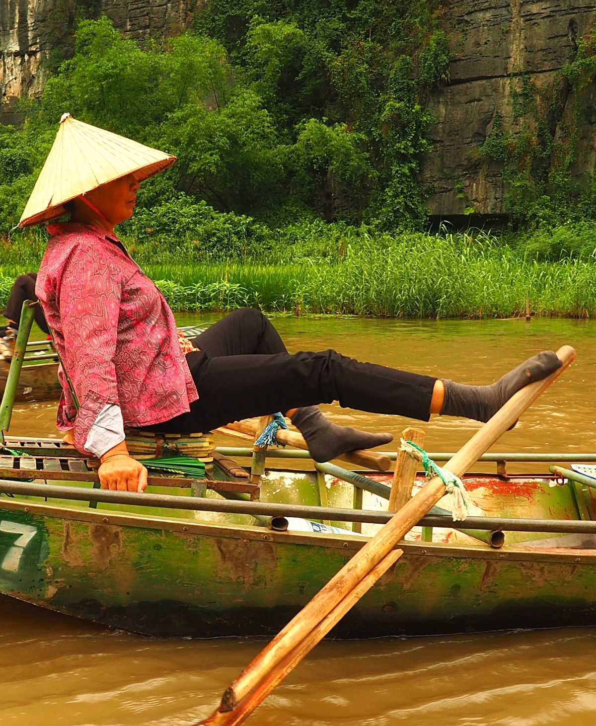 川下りは景色の変化も大きく飽きさせません
美しい水田地帯が広がり、山に登る...