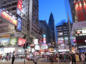 香港はディズニーとオープントップバス
シンガポールは、マリーナベイサンスに...