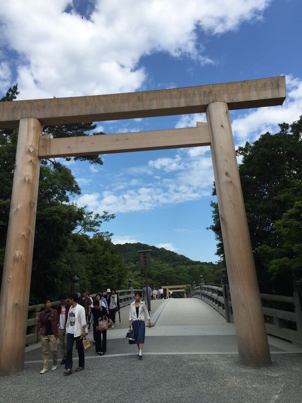 日本「「伊勢神宮」」の写真：やはり空気が違う。伊勢神宮の境内に入ると...