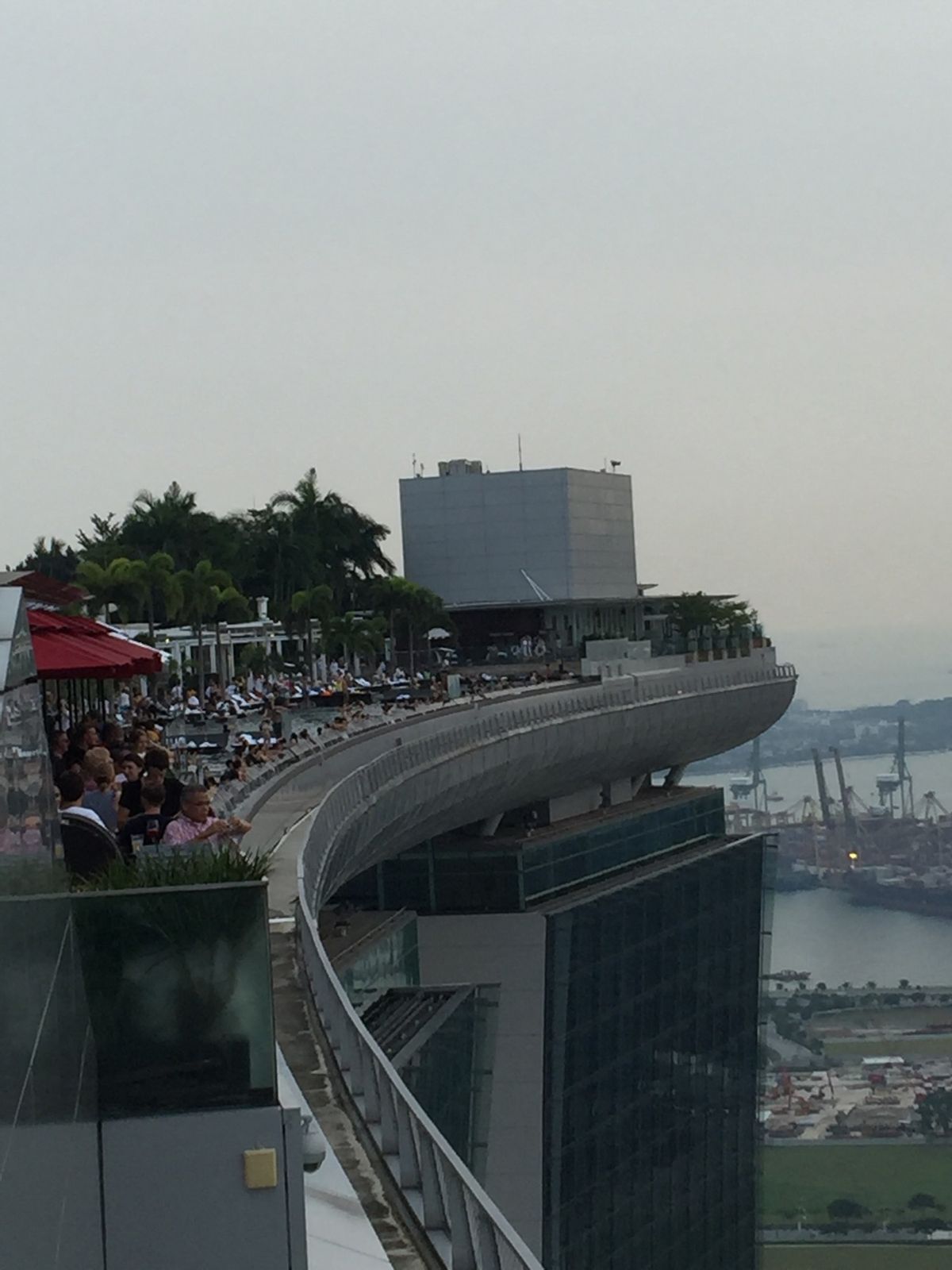 初めて見たマリーナベイサンズに圧倒される。
宿はフラトンホテル🏨