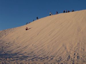 雪かと思うくらい白い砂が広がるランセリン。in WA
サンドボーディングし...