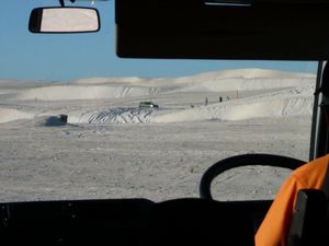 雪かと思うくらい白い砂が広がるランセリン。in WA
サンドボーディングし...