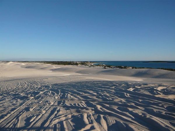 オーストラリア連邦「Ta!!!Australia」の写真：雪かと思うくらい白い砂が広がるランセリン...