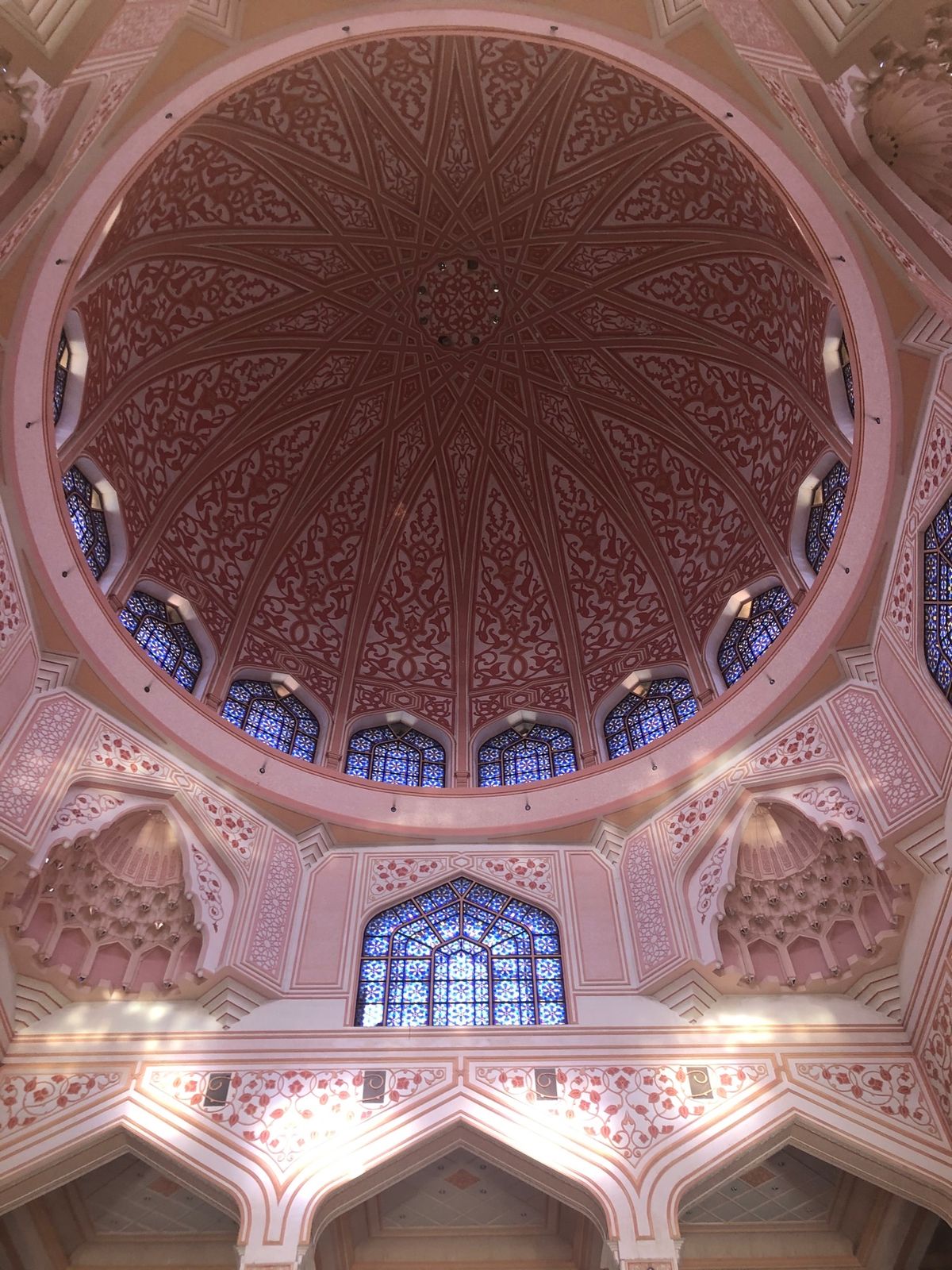 首都クアラルンプールとクアラルンプール国際空港の間にあるキレイな町プトラジ...