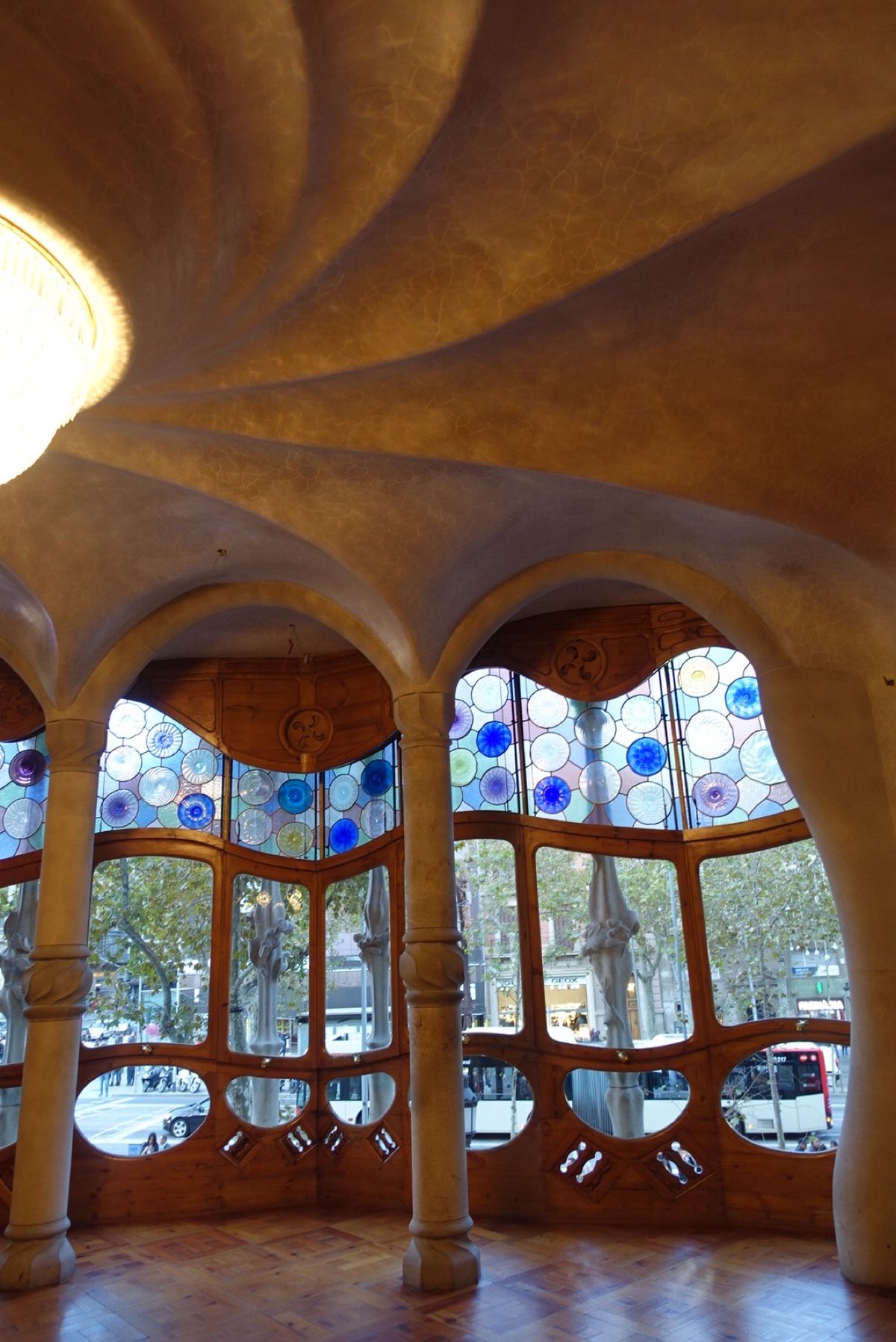 サグラダファミリアを満喫する旅。
ついでに他のガウディ建築も。
人も優しく...