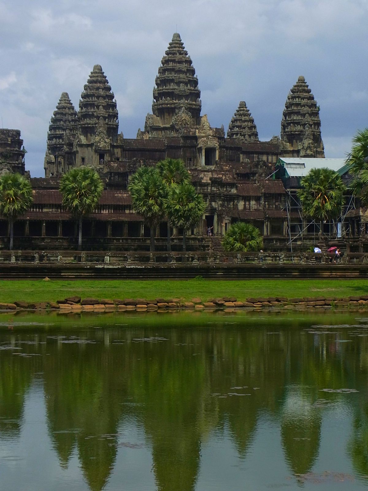 アンコールワット
訪問時は天気がパリっとせず、日の出や日没はどんよりした感...