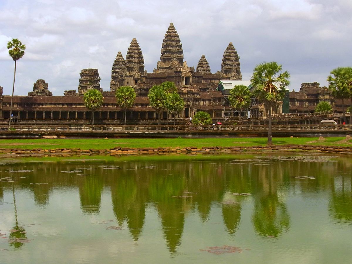 アンコールワット
訪問時は天気がパリっとせず、日の出や日没はどんよりした感...